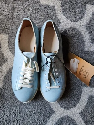 Novo na Caixa Sapatos de Boliche Clássicos Linds - Feminino RH 5.5 B - Azul Claro - Imagem 1 de 4