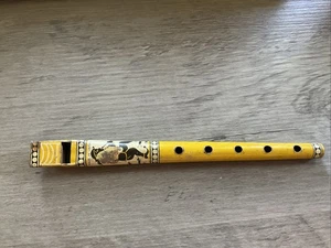"Silbato de flautista de hojalata vintage amarillo hecho en Japón 6 1/2""" - Imagen 1 de 8