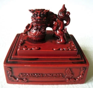 Vin~SINGAPORE~Airlines~LION~Foo dog~RED INK~Stamp~SEAL~Box~FIGURAL~Chinese~RESIN - Picture 1 of 12