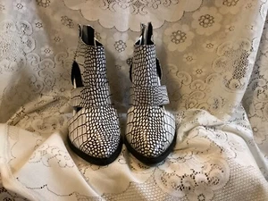 ALIAS MAE Black White Heels Strappy Style Faux Reptile Size 38 - Picture 1 of 11