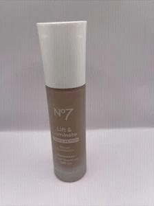 No7 Lift and Luminate Triple Action Serum Foundation SPF 15 (Sandalwood) - Bild 1 von 4