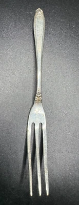 Prelude by International Sterling Silver Strawberry Fork 4 7/8" Foto 1 de 3