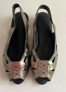 Early Vintage Sandler Heels Leather Gold Sandals 10B - Picture 1 of 7