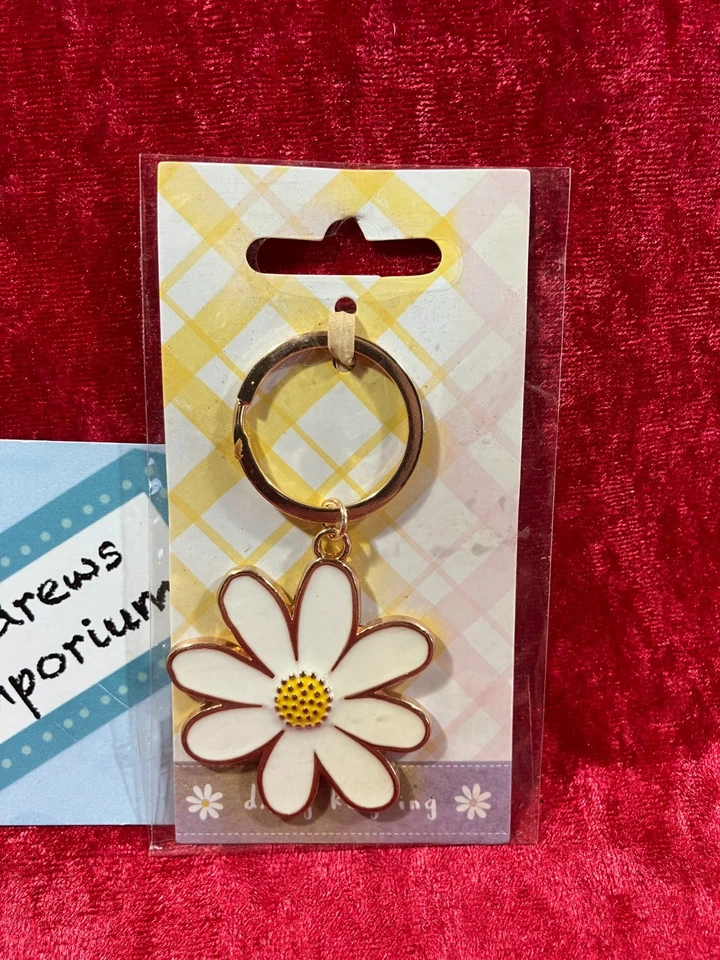 SECONDS Daisy Enamel Keyring Floral Flower Girls Ladies Fashion Accessory - Image 1 of 1