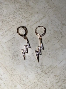 Lightning Bolt Tampabay Hockey Stanley Cup Leverback Dangle Earrings - Picture 1 of 7