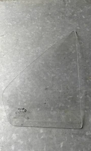 CUSTODE VITRE TRIANGULAIRE ARRIERE DROITE R19 - Picture 1 of 2