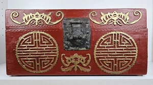 19th cent. Chinese Red Lacquered Box Decorated with Raised Gilded Bats - Picture 1 of 16