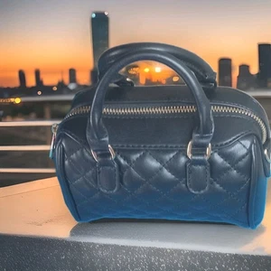 LIKE DREAMS Selene Bowling Mini Cartera Cartera Bolso de Mano Negro Niños Muñeca Ropa 7" - Imagen 1 de 11