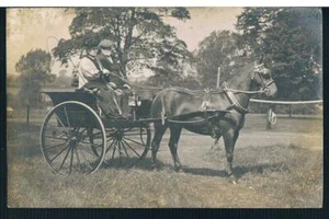 PRIMERA MATT RP POSTAL CABALLO Y CARRUAJE PADRE HIJA PISTA DE TENIS C1906 - Imagen 1 de 2