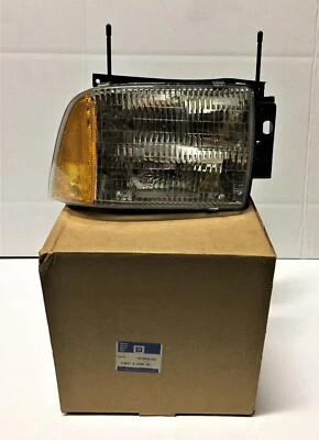 Faro genuino GM #16525162 - lado del pasajero - se adapta a: Chevy Blazer ('95-'97)r ( Foto 1 de 4