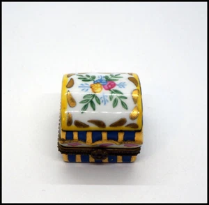 Small Porcelain Ring/Pill Trinket Box with Floral Rose Motif Gold Accents #E196 - Picture 1 of 7