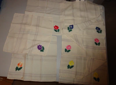 Vintage 9 Linen Embroidered Cloth Napkins Flowers 15" x 15" - Image 1 of 4