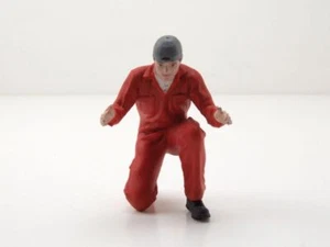 Figur Mechaniker Joe kniend orange für 1:18 Modelle Atlantic - Bild 1 von 4