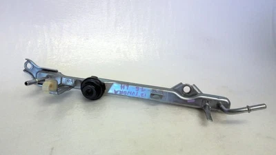 Tubo de entrega de combustible del motor izquierdo con amortiguador OEM 2010-2019 TOYOTA TUNDRA 4,6 L Foto 1 de 4