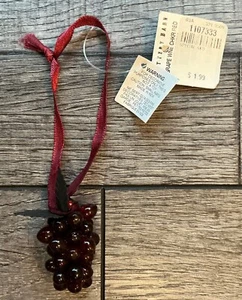 Glass Bead Red Colored Grapes Cluster Fruit Ornament VTG Wine New - Picture 1 of 4