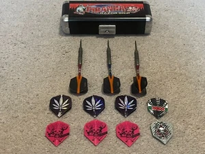 Dart World Piranha Razor Grip Steel Tip 3 Throwing Darts Set 30 Grams 8 Tips - Picture 1 of 19