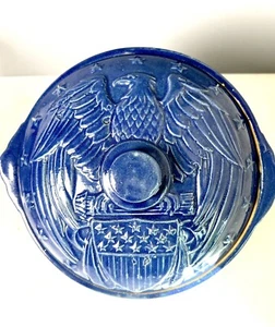 Cazuela vintage McCoy Pottery American Eagle azul con tapa - Imagen 1 de 4