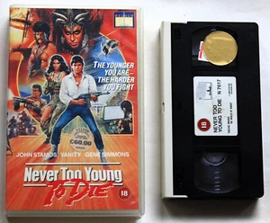 Never too young to die / 1986 / VHS / PAL / VO - Photo 1/2