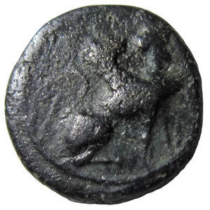 PANFILIA, PERGE. AE 16. CIRCA 260-230 A.C. ANVERSO ESFINGE, REVERSO ARTEMISA. - Imagen 1 de 3