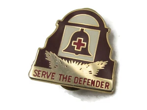 Prendedor con letras Cresta del Ejército de Estados Unidos Serve The Defender tono dorado - Imagen 1 de 4