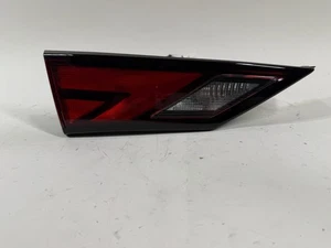 Luz trasera interior halógena Nissan Sentra 2020 2021 2022 conductor izquierdo fabricante de equipos originales - Imagen 1 de 7