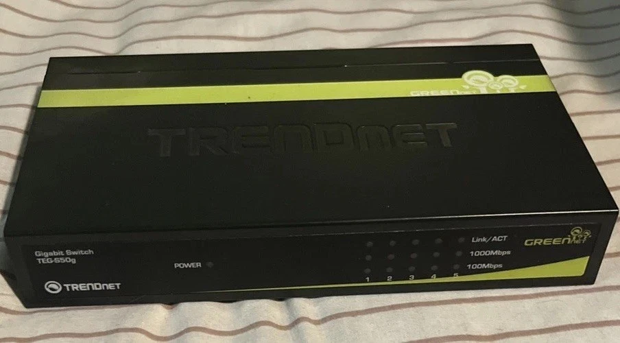 TRENDnet 5-port Gigabit Switch TEG-S50g Green Desktop Switch n play - Image 1 of 1