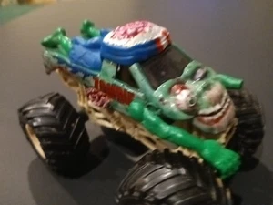 Hot wheels Collectable Diecast Zombie Monster Truck Green 2021 10901vdm - Picture 1 of 3