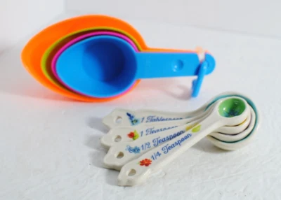 The Pioneer Woman Set of 4 Stoneware Measuring Spoons New & Measuring Cups - Image 1 of 4
