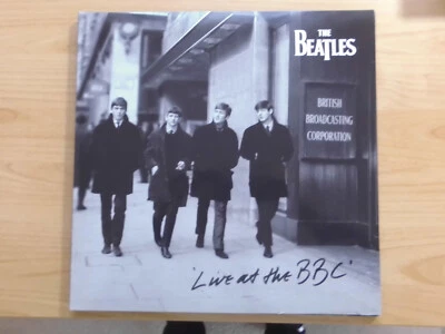 THE BEATLES 3LP: LIVE AT THE BBC (EUROPE; 2013, Apple Records 3758940) +KALENDER - Bild 1 von 4