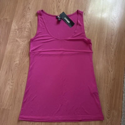 Regata feminina DKNY S Fuschia, elegante, sem mangas, nova com etiquetas - Imagem 1 de 4