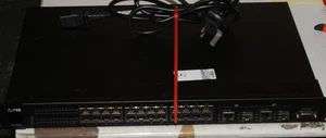 Zyxel ES-2024PWR-switch-24 porte-gestito-USATO-SPEDIZIONE GRATUITA REGNO UNITO CONTINENTALE - Foto 1 di 10