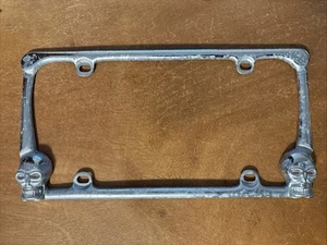 Skull And Bones License Plate Frame Heavy Metal - Picture 1 of 2