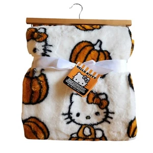 Manta de felpa Hello Kitty Fall Harvest 2024 50”x70” tiro de calabaza piel sintética - Imagen 1 de 9