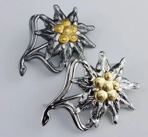 Insignia de gorra Edelweiss plateada oscura de infantería de montaña alemana Gebirgsjager de la Segunda Guerra Mundial - Imagen 1 de 3