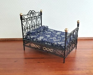 Dollhouse Bed Black Metal Wire with Mattress Mattress Queen Size 1:12 Scale - Picture 1 of 6