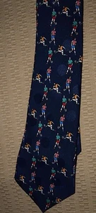 Corbata Rudia en Azul con Diseño de Jugadores de Fútbol Importado por Rudia Silk 100% Poliéster - Imagen 1 de 6