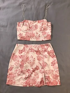 Revolve H:ours Rock Bustier Top Outfit Damen Medium rosa Blumen glänzend - Bild 1 von 17
