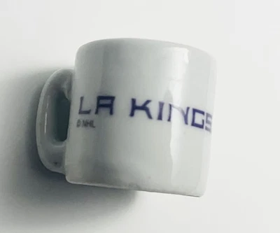Los Angeles Kings NHL MINIATURA MINI TAZA DE CAFÉ TAZA 1 1/2" TAZA Foto 1 de 2