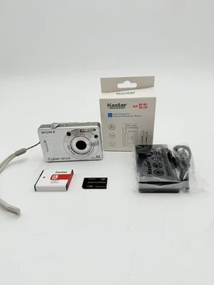 Sony Digital Camera Cybershot DSC-W70 7.2MP Silver Battery SD Card Charger Works - Image 1 of 4