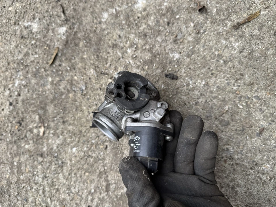 KTM RC 125 DUKE  Bj.14 Drosselklappe Dellorto Einspritzdüse - Bild 1 von 4