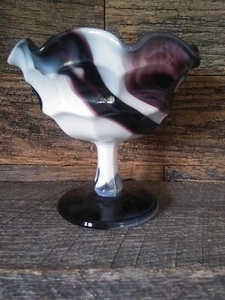 Plato de caramelo con pedestal alto de vidrio de escoria púrpura Westmoreland - Imagen 1 de 4