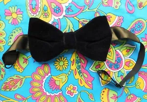 Vintage black velvet bow tie mens evening dress wear ready tied 1970s 1980s L - Picture 1 of 3