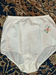 VINTAGE GRANNY PANTYIES HIGH-WAISTED SATIN FINISH DUPONT NYLON TRICOT WHITE M - Picture 1 of 3