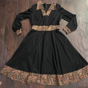 Vintage 70er Jahre schwarzes Kleid mit braunen Blumen Bindeband Taille Größe 14 - Bild 1 von 10