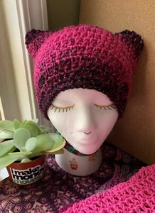 Schwarz Hot Pink Pussyhat / Protestmütze / Handarbeit / gehäkelt / Damen März - Bild 1 von 10