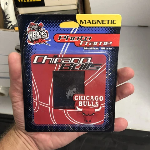 Chicago Bulls Magnetic Wallet Size Photo Frame Cover