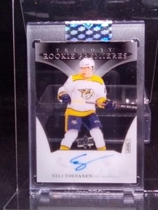 2024-25 Upper Deck Clear Cut Eeli Tolvanen Trilogy Rookie Premieres Auto #RA-1N - Foto 1 di 9