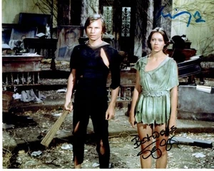 Foto autografiada 8x10 firmada por Michael York y Jenny Agutter LOGAN'S RUN - Imagen 1 de 1