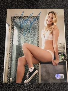 KENNA JAMES autographed SIGNED 8x10 PHOTO BECKETT BAS COA Sexy PSA JSA ACOA GAI - Picture 1 of 3