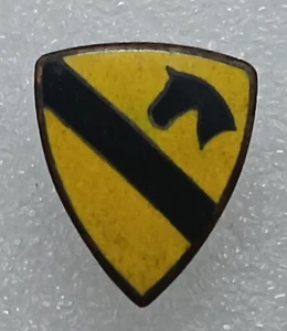 WWII US Army 1st Cavalry Division DI DUI (Screwback) - Picture 1 of 2